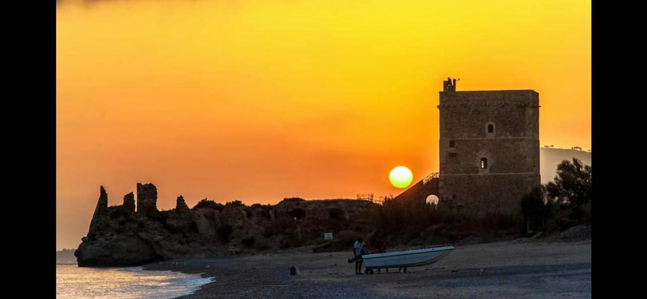Case Vacanze Le Rose Campofelice Di Roccella Bagian luar foto