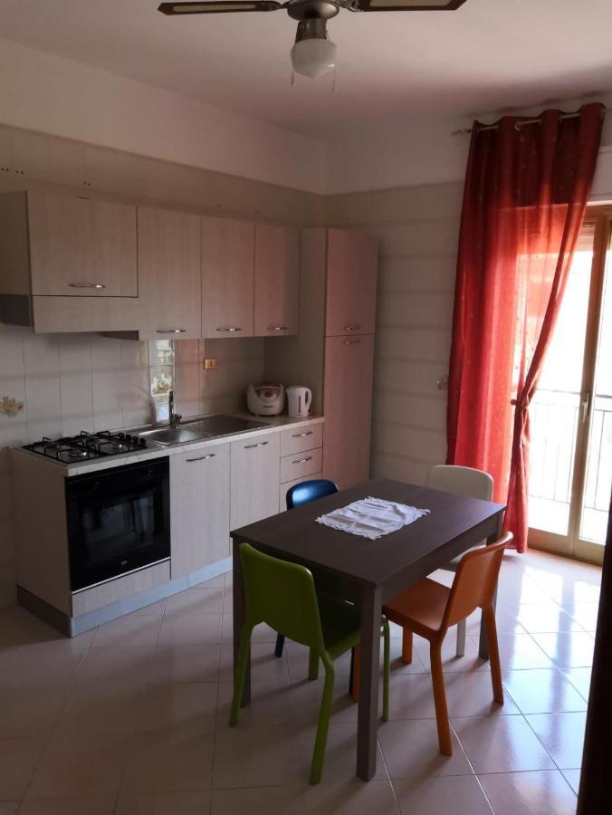 Case Vacanze Le Rose Campofelice Di Roccella Bagian luar foto